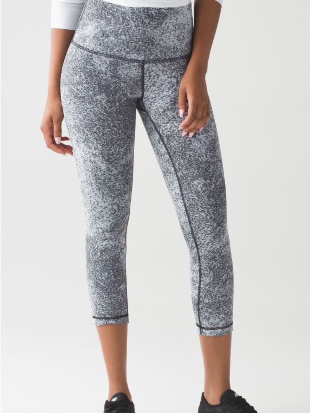 Lululemon Wunder Under Crop (Hi-Rise)
women’s leggings Size 10